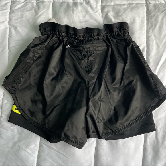NWT NIKE RUNNING LOGO SHORTS - Picture 3 of 4